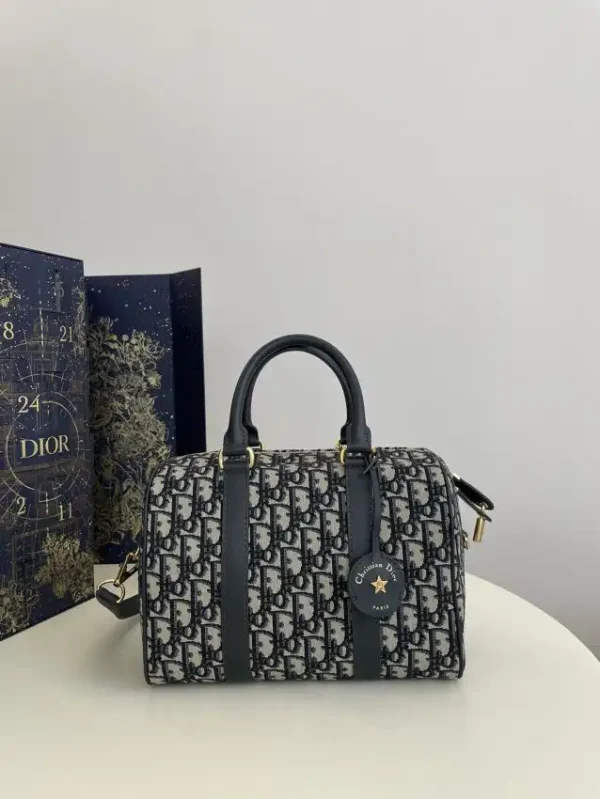 Dior Groove