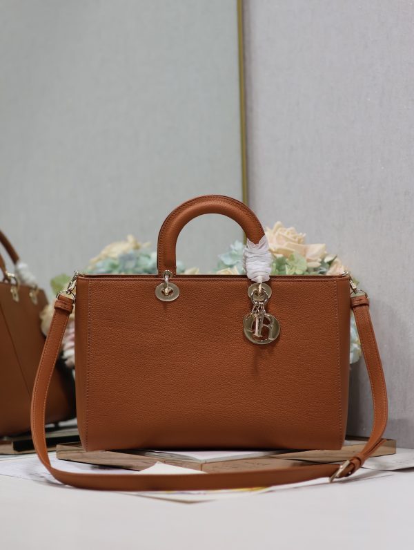Dior Handbag Brown Oversized Cannage - Image 3