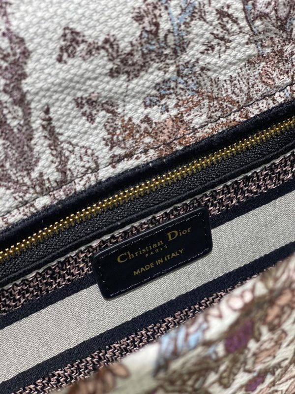 Lady Diana Embroidered Bag - Image 9