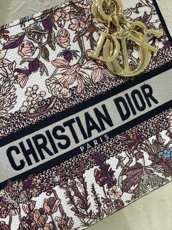 Lady Diana Embroidered Bag - Image 4