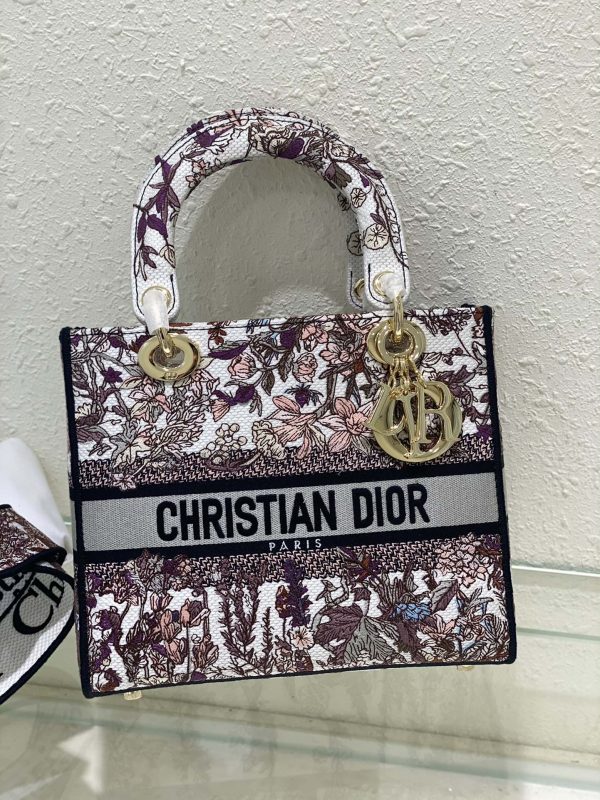 Lady Diana Embroidered Bag - Image 5