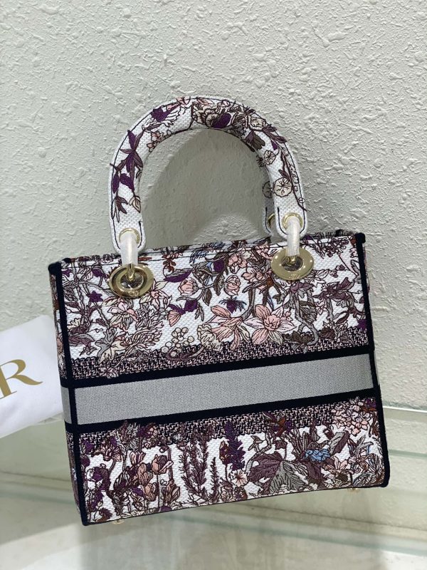 Lady Diana Embroidered Bag - Image 8