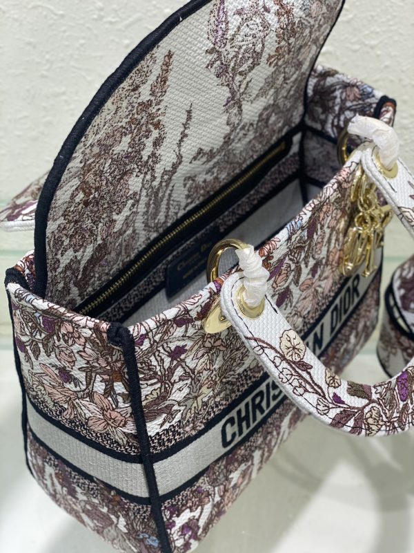 Lady Diana Embroidered Bag - Image 10