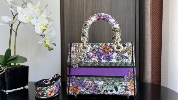 Lady Diana Embroidered Winter Flowers Bag - Image 6