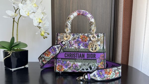 Lady Diana Embroidered Winter Flowers Bag - Image 5