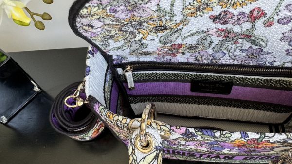 Lady Diana Embroidered Winter Flowers Bag - Image 10
