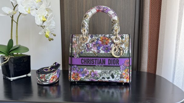 Lady Diana Embroidered Winter Flowers Bag - Image 2