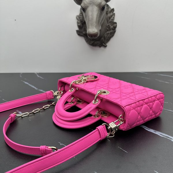 𝗗𝗶𝗼𝗿 𝗗 𝗝𝗼𝘆 𝗯𝗮𝗴 Hot Pink Sheepskin - Image 5