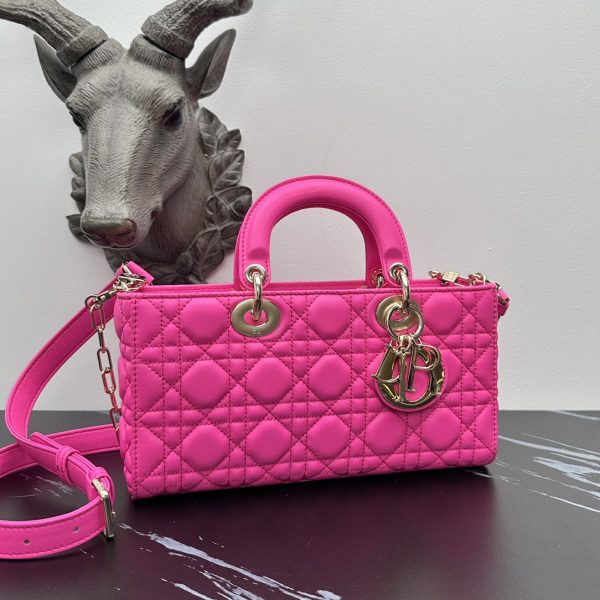 𝗗𝗶𝗼𝗿 𝗗 𝗝𝗼𝘆 𝗯𝗮𝗴 Hot Pink Sheepskin - Image 4
