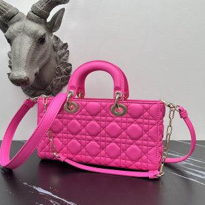 𝗗𝗶𝗼𝗿 𝗗 𝗝𝗼𝘆 𝗯𝗮𝗴 Hot Pink Sheepskin