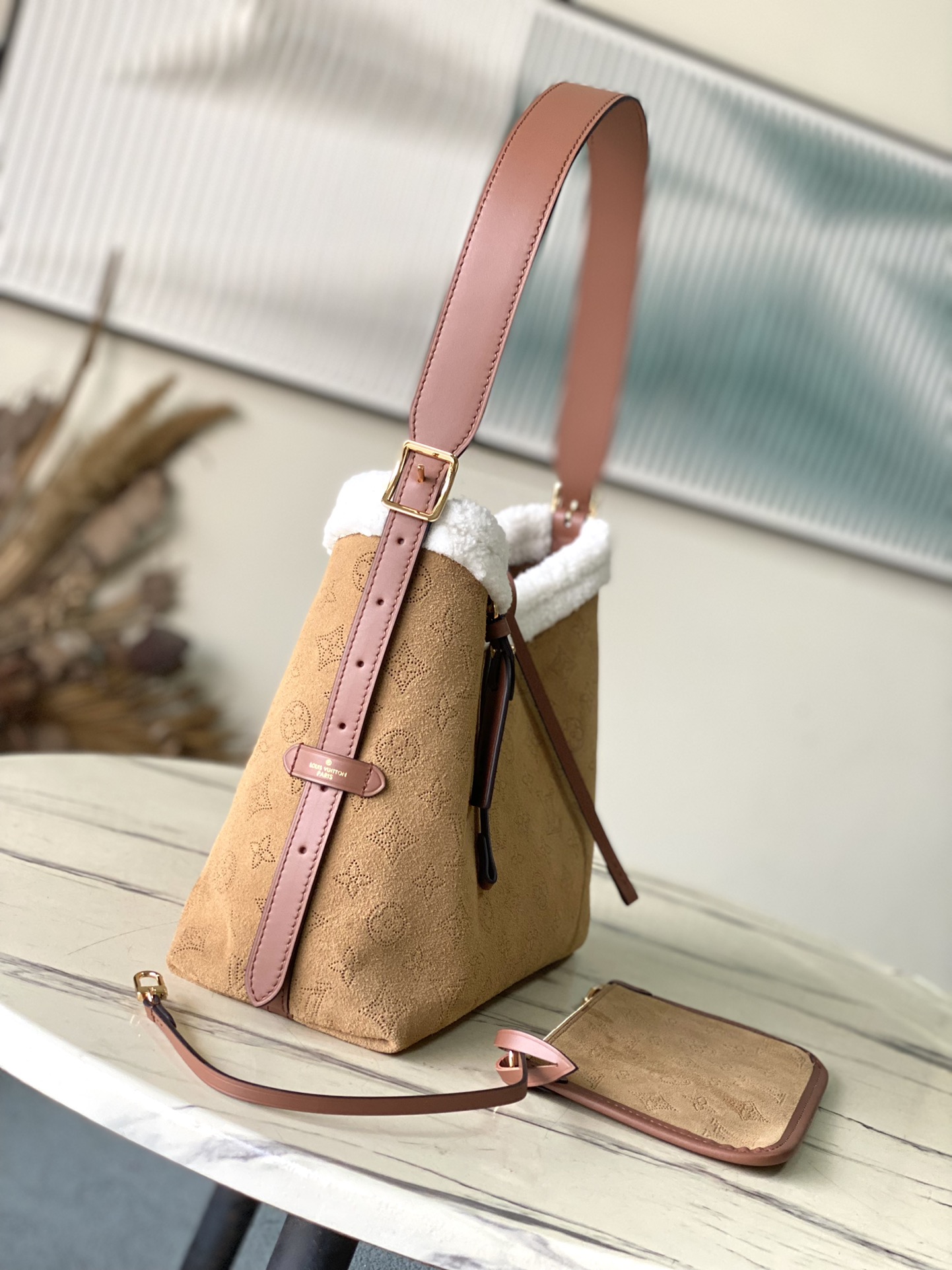 Small CarryAll bag from the LVSki collection - Image 7