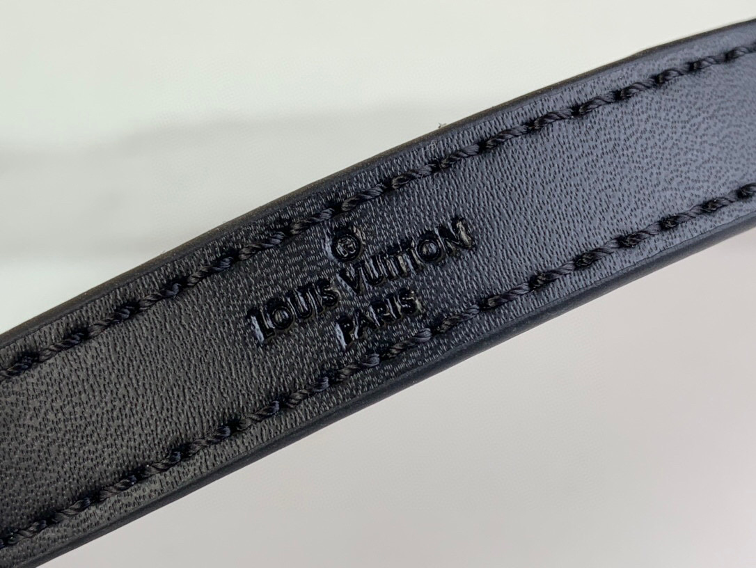 Medium Twist Slim Bag Black - Image 4