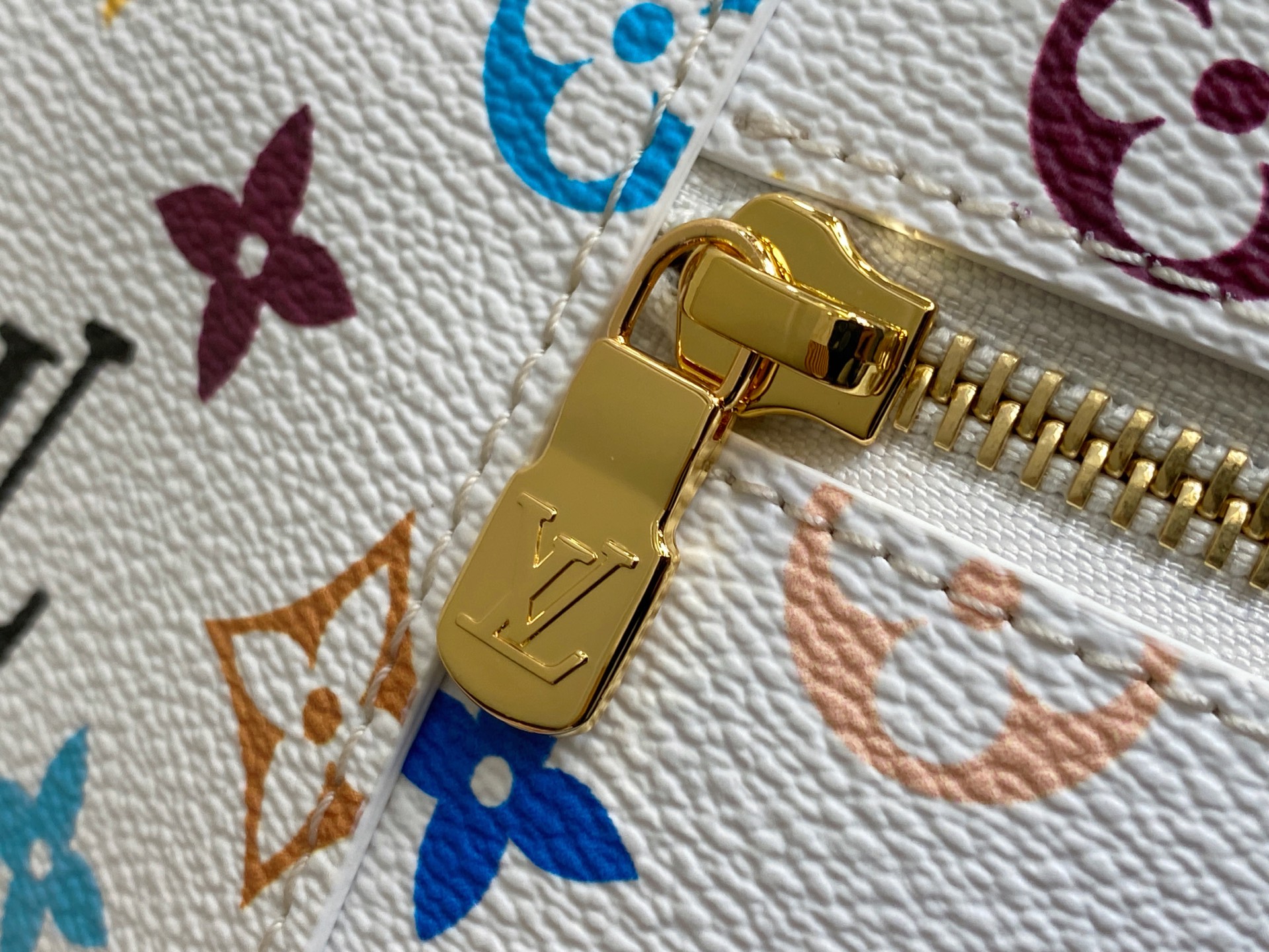 White LV x TM Vanity Chain Pouch Cosmetic Bag - Image 4