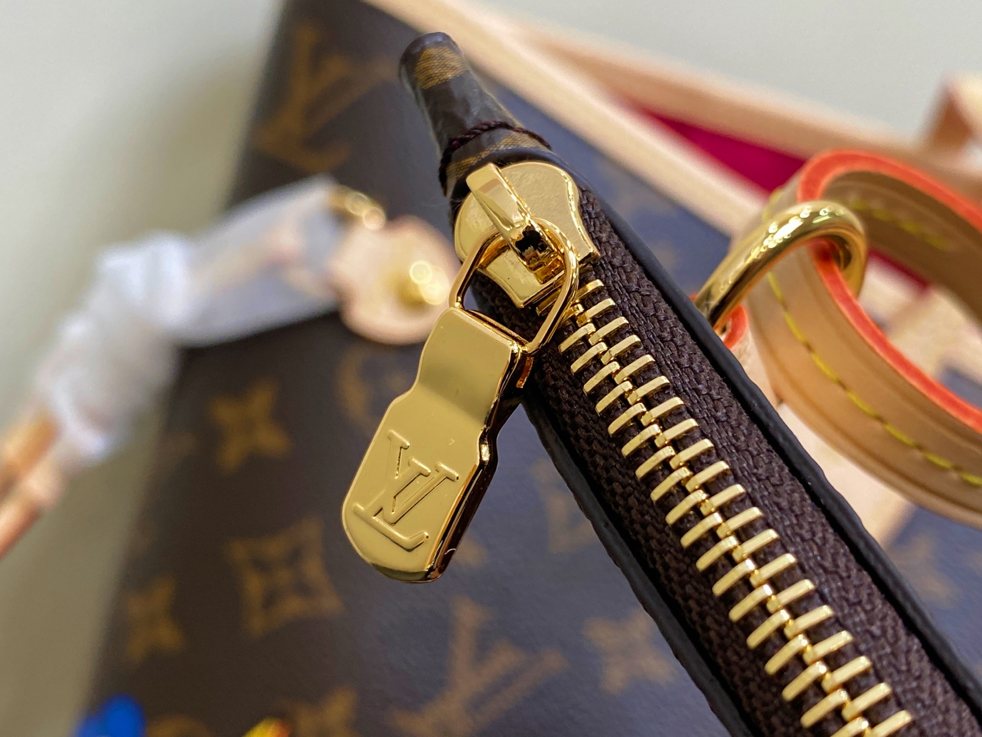 NEVERFULL Medium Floral Shopping Bag - Image 8