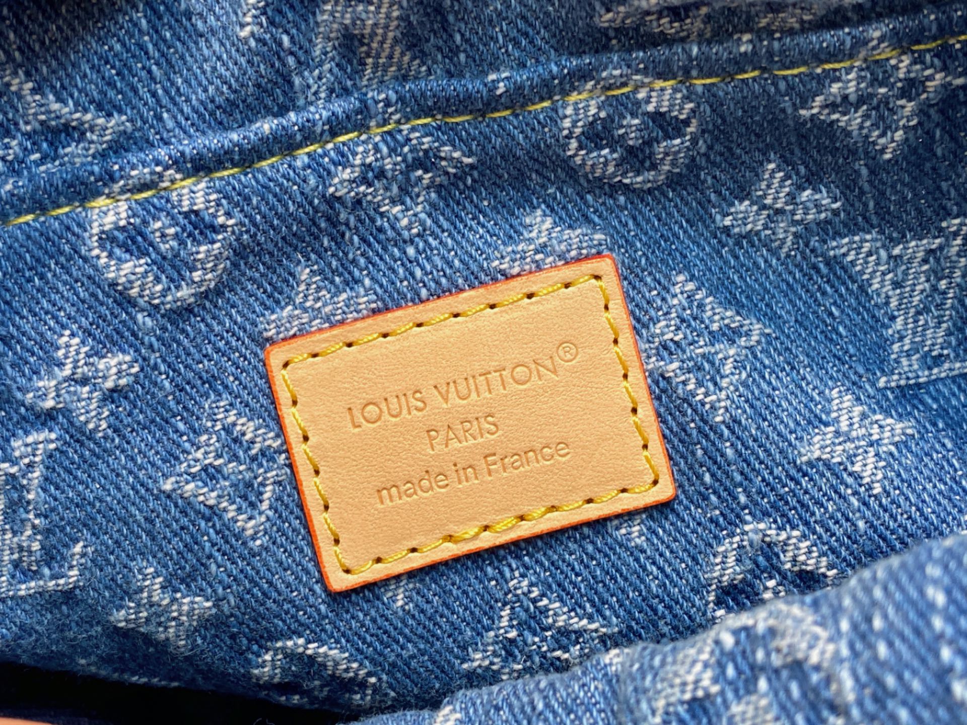 Louis Vuitton Blue Denim Chain Bucket Bag - Image 10